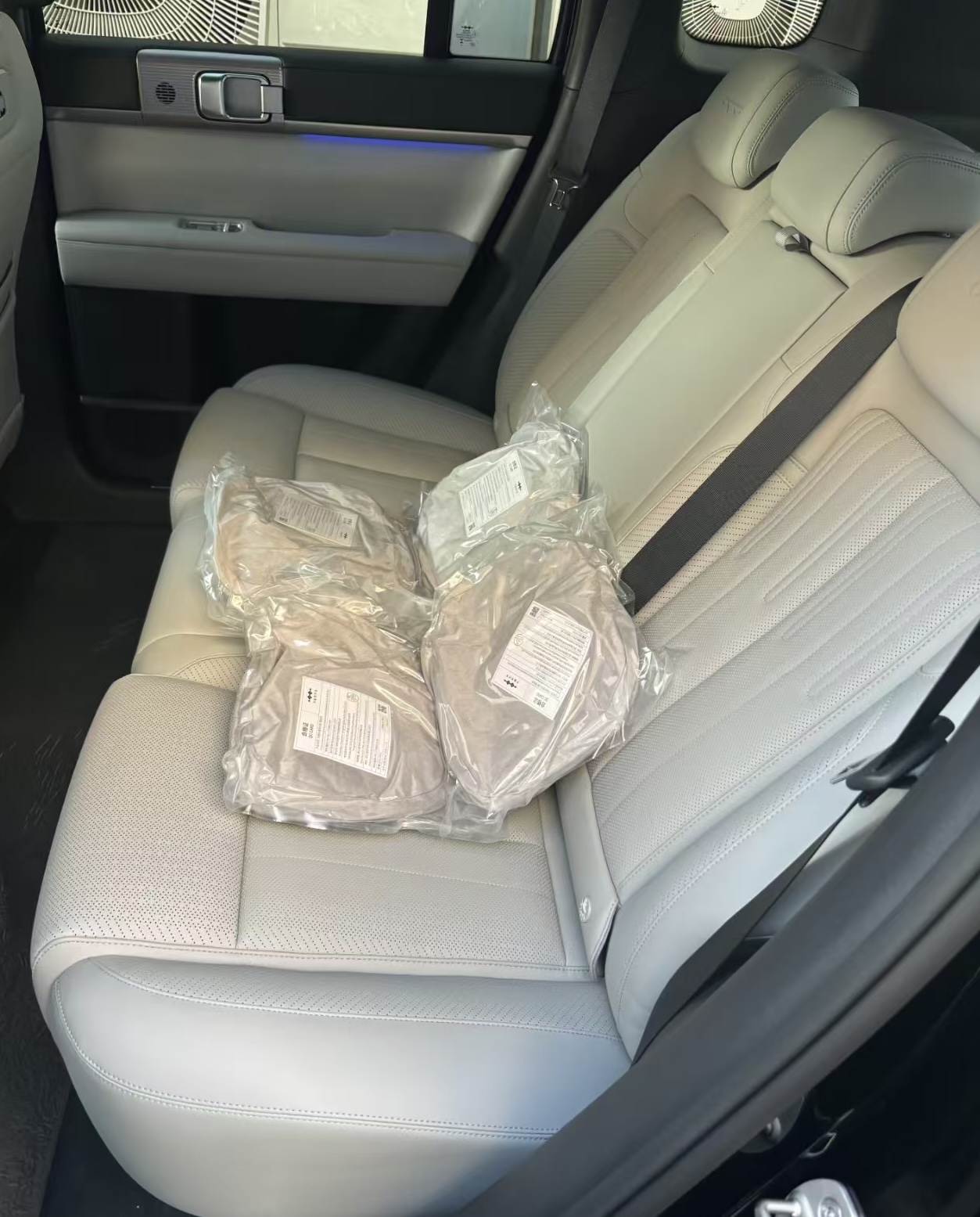 وسادة مسند الرأس الأصلية لسيار - مراجعة Car Accessories Nearby وسعره